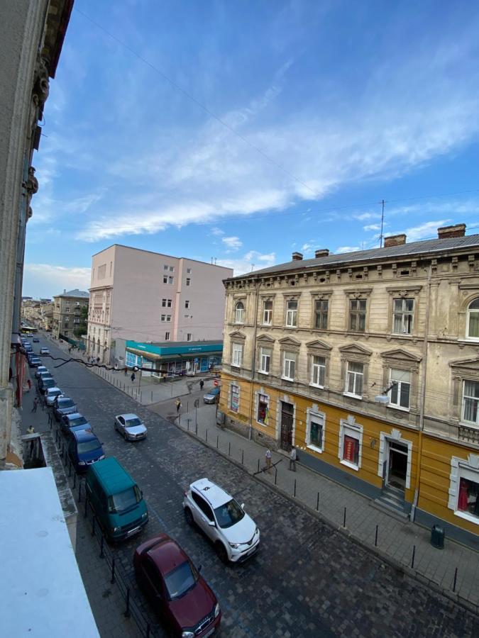 Opera House Apartment Lviv Extérieur photo