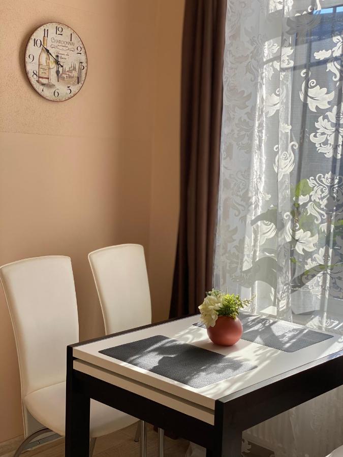 Opera House Apartment Lviv Extérieur photo