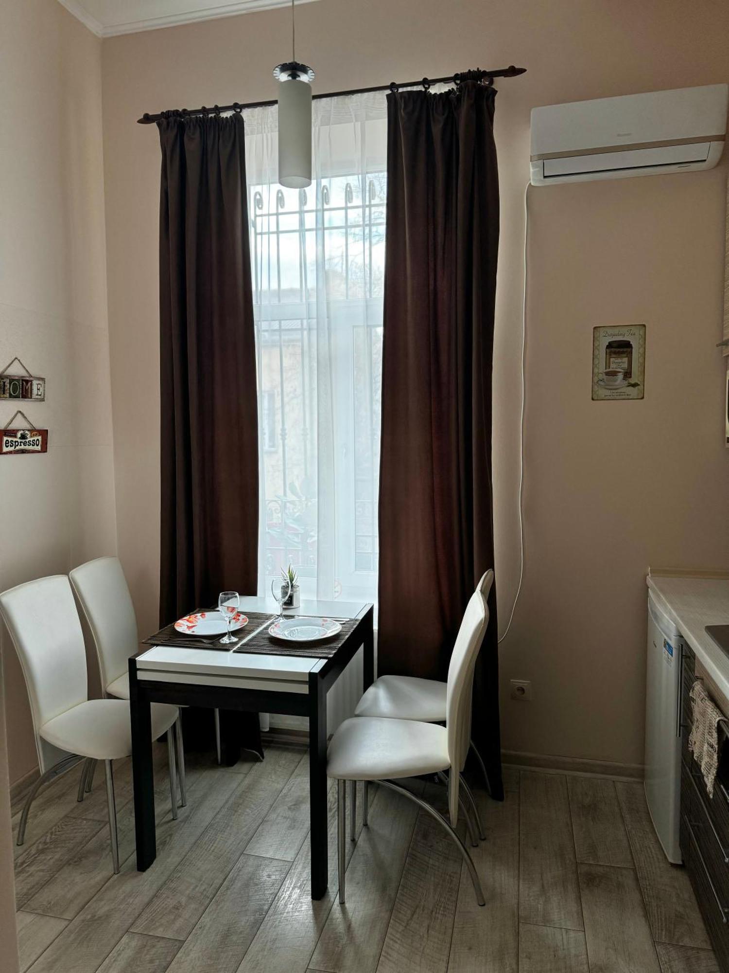 Opera House Apartment Lviv Extérieur photo